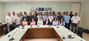 Inspetores de algodão em pluma recebem treinamento para a “certificação oficial”